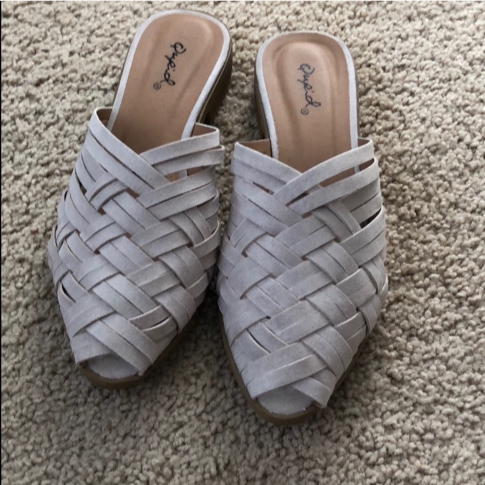 QUPID woven earth tone slides